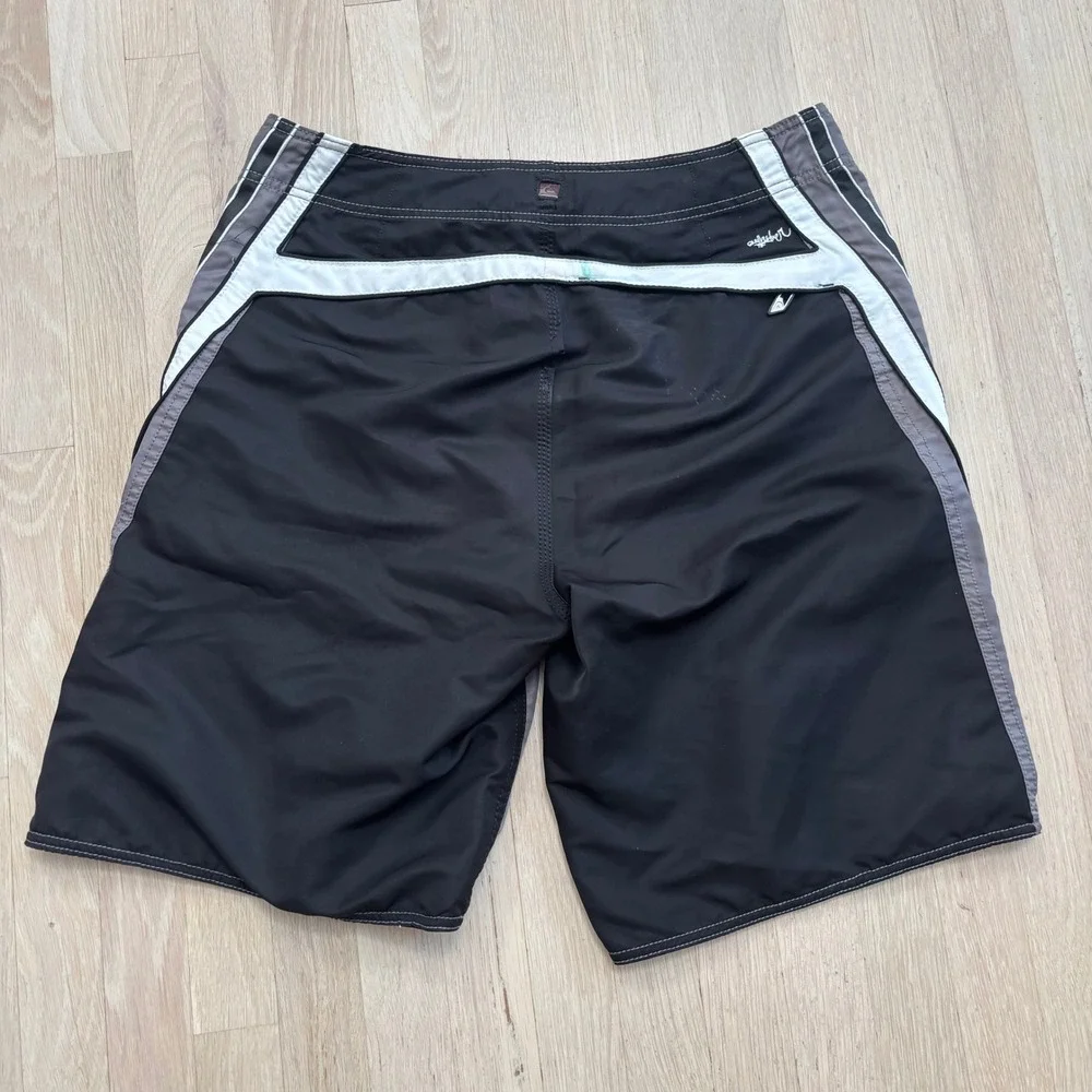 Quiksilver Board Shorts Mens 34 Grey Black Fair Embroidered Logo G101509